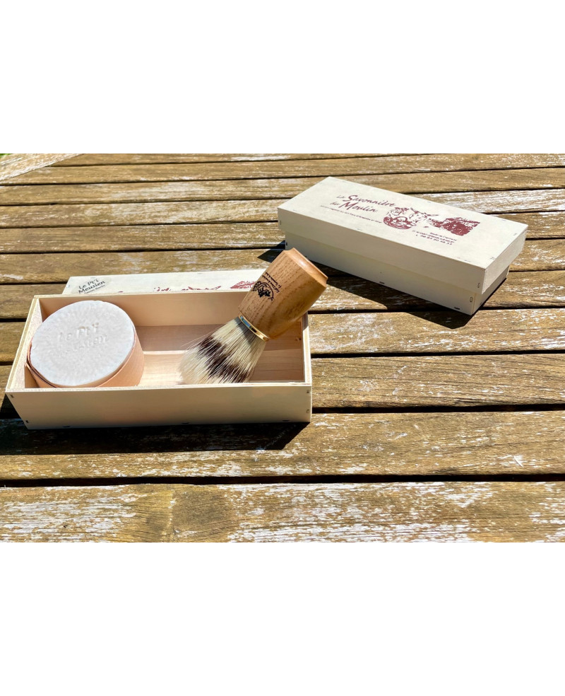 Coffret Luxe Rasage Nature – Savon à Raser Sans Parfum au Lait d’Ânesse Bio + Blaireau en Bois | La Savonnière du Moulin Coffret Luxe Rasage Nature – Savon à Raser Sans Parfum au Lait d’Ânesse Bio + Blaireau en Bois | La Savonnière du Moulin